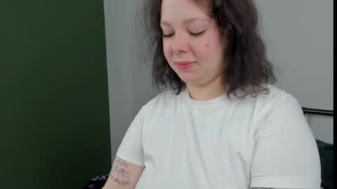 Snapshot of sharon_coxxx chatting on 05-29-26, 01:03 Sharon online show from 05-29-26, 01:03