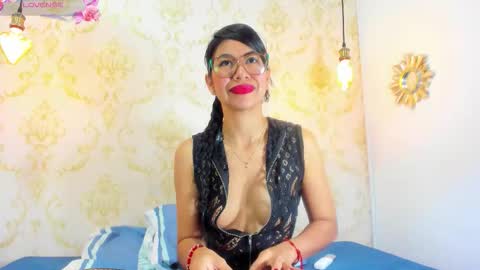 Snapshot of sharon_leather chatting on 10-17-25, 11:57 sharon_leather online show from 10-17-25, 11:57