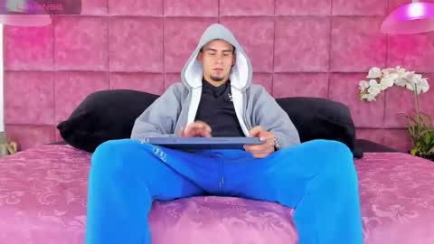 Snapshot of sharon_tyga20 chatting on 01-10-26, 03:47 Sharon Tyga online show from 01-10-26, 03:47