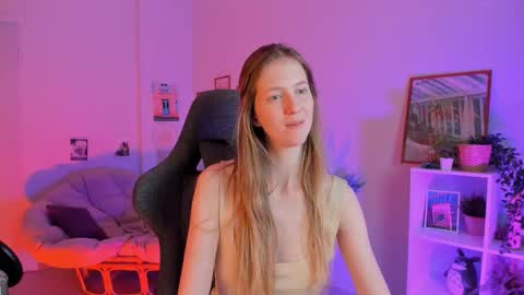 Snapshot of sharonevansi chatting on 02-14-25, 07:12 Sharon online show from 02-14-25, 07:12