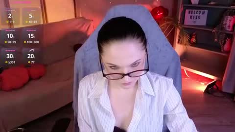 Snapshot of sharpsilence chatting on 07-12-26, 12:40 Mistress Silence online show from 07-12-26, 12:40