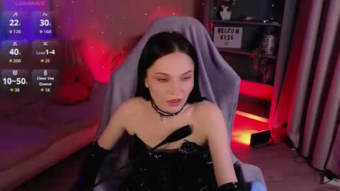 Snapshot of sharpsilence chatting on 07-17-26, 06:20 Mistress Silence online show from 07-17-26, 06:20
