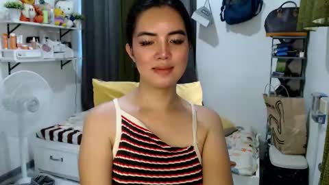 Snapshot of shasha_carreon chatting on 01-06-26, 03:43 shasha online show from 01-06-26, 03:43