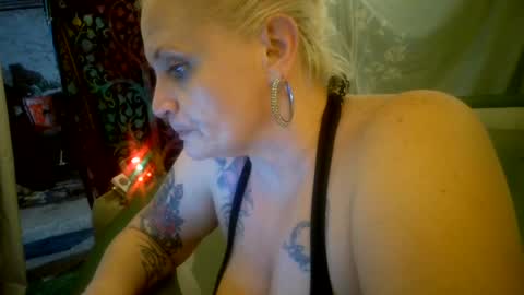 Snapshot of shawnandjenn chatting on 03-05-25, 09:49 ShawnandJenn online show from 03-05-25, 09:49