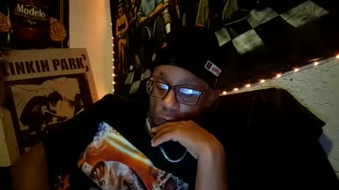 Snapshot of shawnvegas67 chatting on 12-18-25, 02:17 shawnvegas67 online show from 12-18-25, 02:17