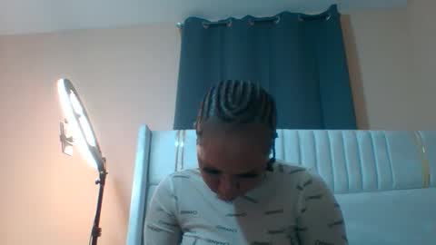 Snapshot of shay_diva chatting on 09-30-25, 01:16 Shay diva online show from 09-30-25, 01:16