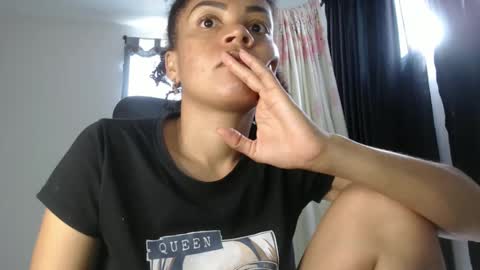 Snapshot of shayna_cute chatting on 12-11-24, 05:59 Shayna online show from 12-11-24, 05:59
