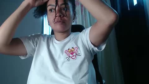 Snapshot of shayna_cute chatting on 12-23-24, 02:17 Shayna online show from 12-23-24, 02:17
