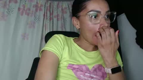 Snapshot of shayna_cute chatting on 12-28-24, 01:29 Shayna online show from 12-28-24, 01:29