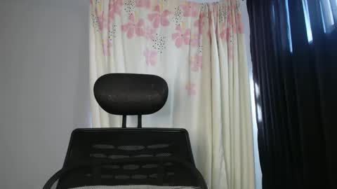 Snapshot of shayna_cute chatting on 12-30-24, 02:08 Shayna online show from 12-30-24, 02:08