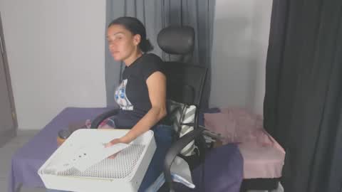 Snapshot of shayna_cute chatting on 01-24-25, 03:00 Shayna online show from 01-24-25, 03:00