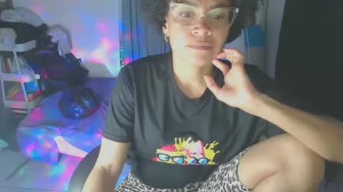Snapshot of shayna_cute chatting on 02-15-25, 05:41 Shayna online show from 02-15-25, 05:41