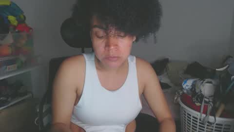 Snapshot of shayna_cute chatting on 09-10-25, 01:16 Shayna online show from 09-10-25, 01:16