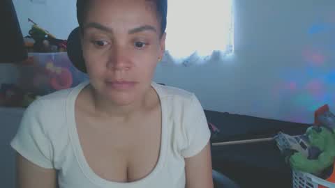 Snapshot of shayna_cute chatting on 10-05-25, 09:24 Shayna online show from 10-05-25, 09:24