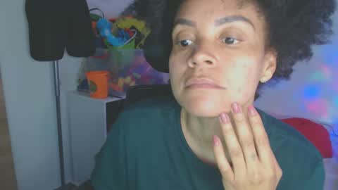 Snapshot of shayna_cute chatting on 10-19-25, 01:17 Shayna online show from 10-19-25, 01:17