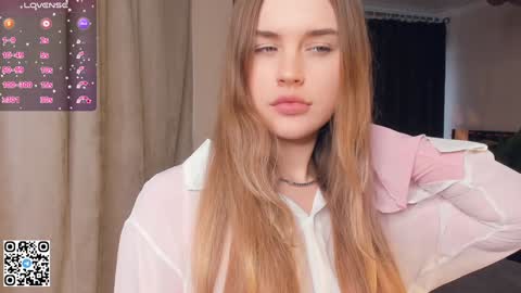 Snapshot of sheenaeast chatting on 12-30-24, 07:04 Violet online show from 12-30-24, 07:04