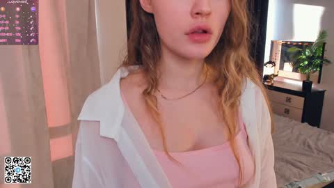 Snapshot of sheenaeast chatting on 01-06-25, 10:02 Violet online show from 01-06-25, 10:02