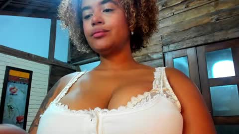 Snapshot of sheilamakano70 chatting on 06-12-26, 12:09 Sheila Makano online show from 06-12-26, 12:09