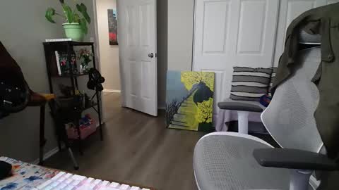 sheilyn_smith online show from 10-28-25, 02:59