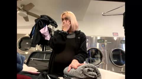 Snapshot of shelbybaby01 chatting on 12-17-24, 01:39 Shelby holes online show from 12-17-24, 01:39