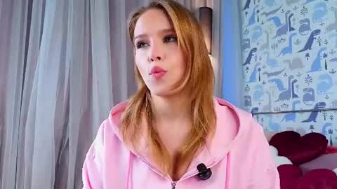 Snapshot of sheliamuyres chatting on 06-18-26, 01:50 Lina online show from 06-18-26, 01:50