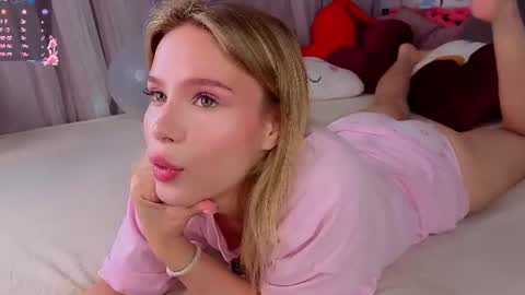 Snapshot of sheliamuyres chatting on 07-22-26, 02:25 Lina online show from 07-22-26, 02:25