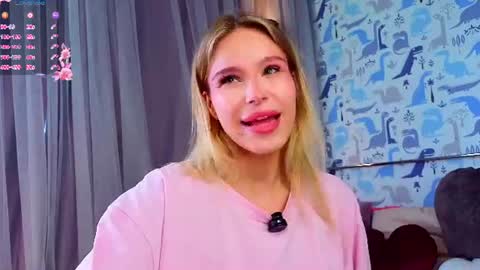 Snapshot of sheliamuyres chatting on 07-23-26, 01:52 Lina online show from 07-23-26, 01:52