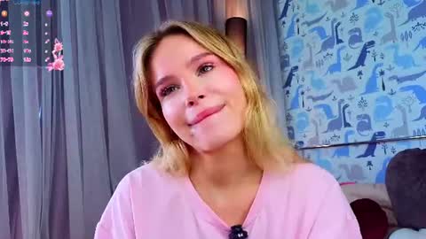 Snapshot of sheliamuyres chatting on 07-23-26, 01:58 Lina online show from 07-23-26, 01:58