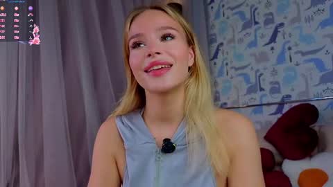 Snapshot of sheliamuyres chatting on 07-28-26, 01:56 Lina online show from 07-28-26, 01:56