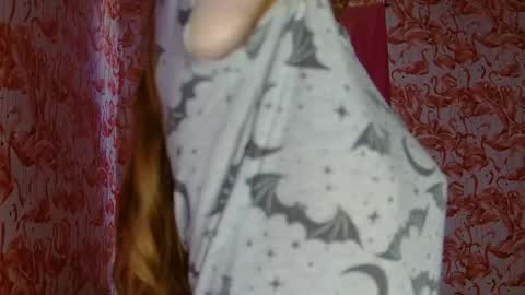 Snapshot of shelikessoymilk chatting on 05-10-26, 07:19 Erika online show from 05-10-26, 07:19
