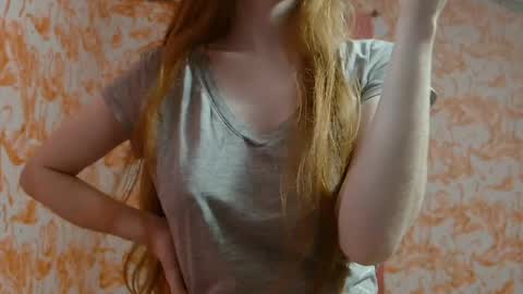 Snapshot of shelikessoymilk chatting on 06-03-26, 01:52 Erika online show from 06-03-26, 01:52