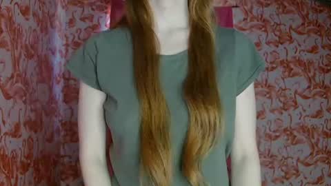 Snapshot of shelikessoymilk chatting on 06-17-26, 04:52 Erika online show from 06-17-26, 04:52