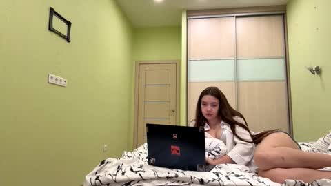 Ava online show from 10-11-25, 03:28
