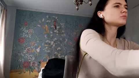 Mila online show from 11-05-25, 09:20