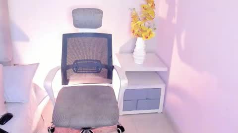 shelsy_issy online show from 11-21-25, 09:57