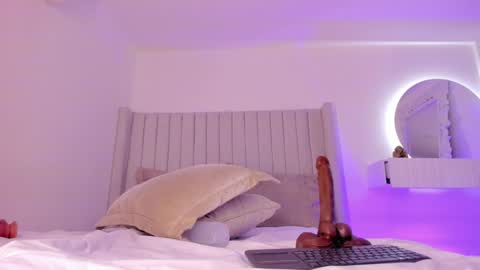 shelynna_azzul online show from 01-31-25, 11:24