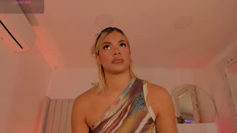 shelynna_azzul online show from 03-26-26, 08:14