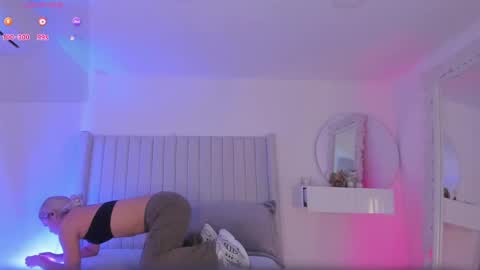 shelynna_azzul online show from 05-22-26, 12:00