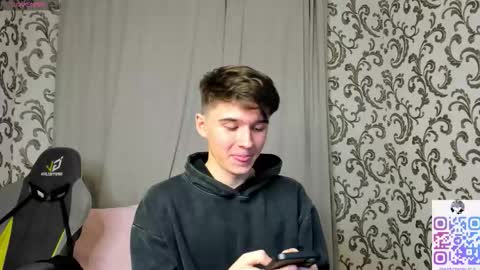 Snapshot of sherlockmax chatting on 09-11-25, 04:29 Max online show from 09-11-25, 04:29