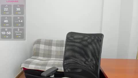 Snapshot of sherril_fox chatting on 10-28-25, 07:12 sherril_fox online show from 10-28-25, 07:12