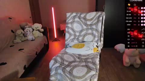 Snapshot of shimizyre chatting on 10-28-25, 06:32 Marta Violet online show from 10-28-25, 06:32