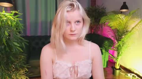 help me reach my first 25 thumbs up online show from 11-01-25, 02:41