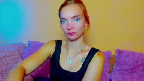 Snapshot of shinelikea_diamond chatting on 10-14-25, 08:20 Alexis online show from 10-14-25, 08:20