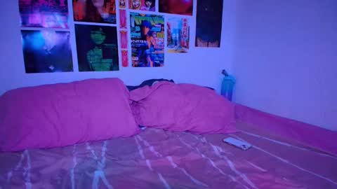 Snapshot of shinji18 chatting on 03-12-25, 11:01 Shinji online show from 03-12-25, 11:01