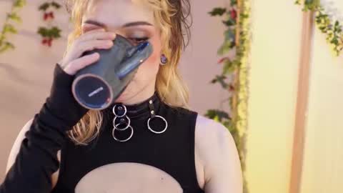 Snapshot of shiny_jail chatting on 10-04-25, 10:52 JennyMira THANK YOU FOR 77 777 online show from 10-04-25, 10:52