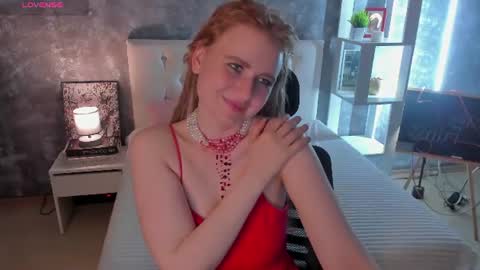 Lisa online show from 06-15-26, 01:35
