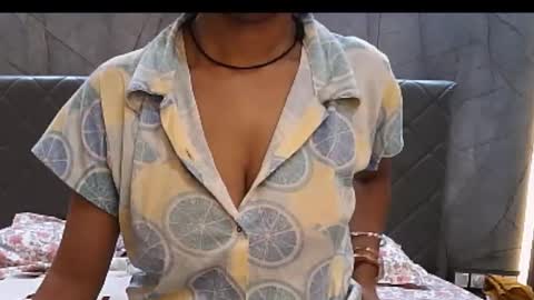 Snapshot of shiri_hot chatting on 11-23-25, 02:55 Siri online show from 11-23-25, 02:55