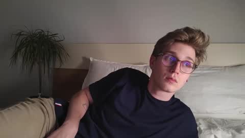 Snapshot of shirizo chatting on 12-05-25, 03:20 Matthew online show from 12-05-25, 03:20