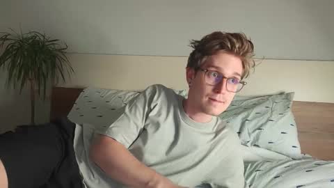 Snapshot of shirizo chatting on 12-14-25, 05:29 Matthew online show from 12-14-25, 05:29