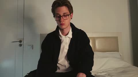 Snapshot of shirizo chatting on 03-24-26, 08:25 Matthew online show from 03-24-26, 08:25